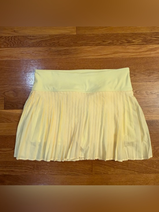 Fabletics Dresses & Skirts - Fabletics Hot Shot Pleated Skirt in Light/Butter Yellow - Size XL Short